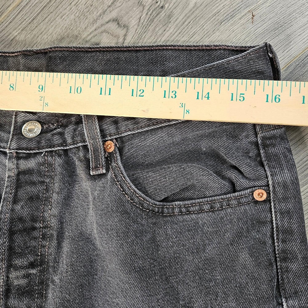 Vintage Levis 501 Mens Faded Black Straight Leg Denim Jeans 34x30 Button Fly - Picture 14 of 15